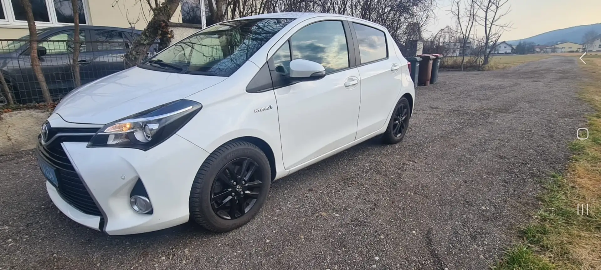 Toyota Yaris Hybrid Basis neuen Pickerl Weiß - 1