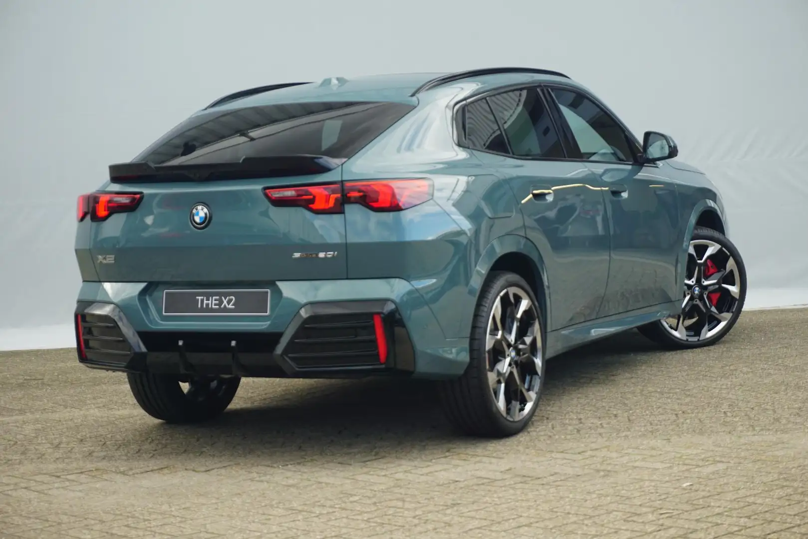 BMW X2 sDrive20i | M Sportpakket Pro | Innovation Pack Groen - 2