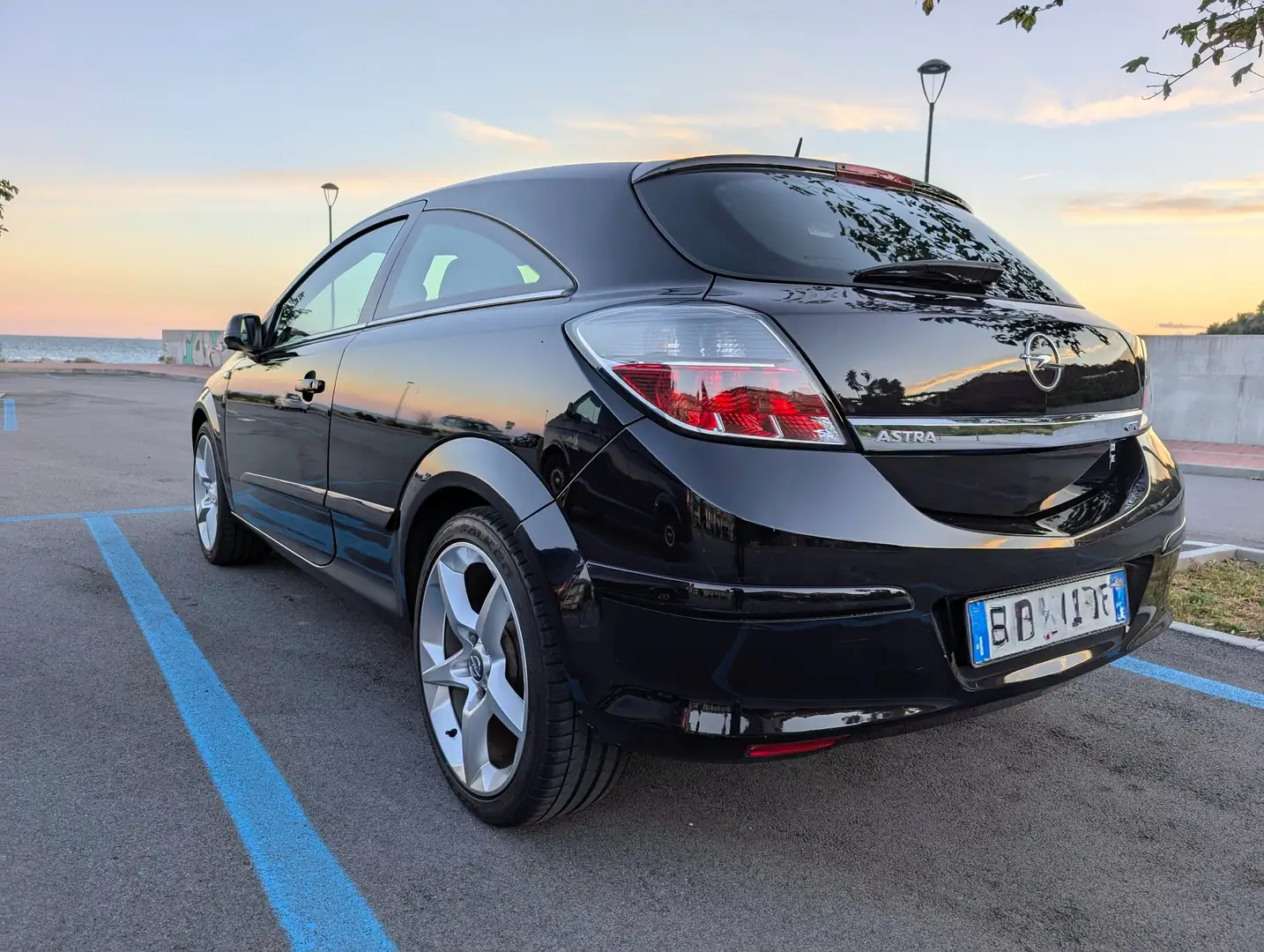Opel Astra Astra III 2004 GTC GTC 1.7 cdti Cosmo 125cv 6m fap Nero - 1