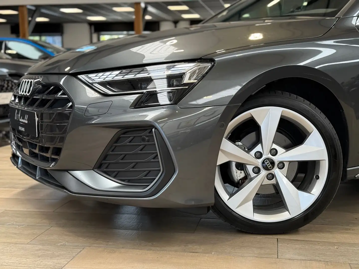 Audi A3 35 TDI 150CH - S-LINE - PHASE 2025 - TOIT OUVRANT/ Gris - 2