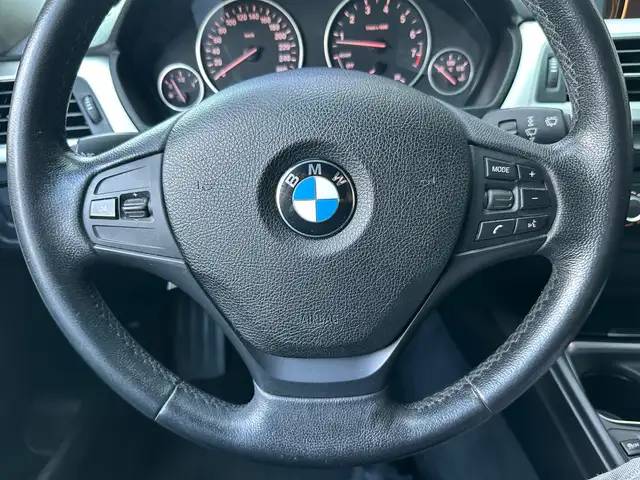 BMW 3 Series view 15