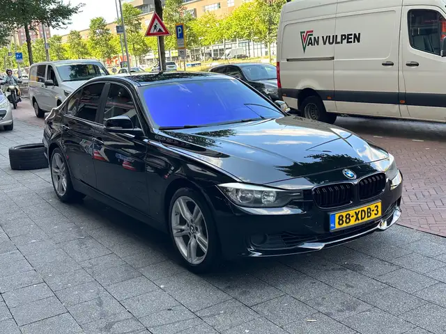 BMW 3 Series view 5