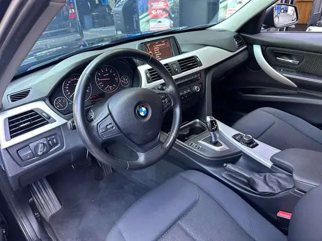 BMW 3 Series view 9
