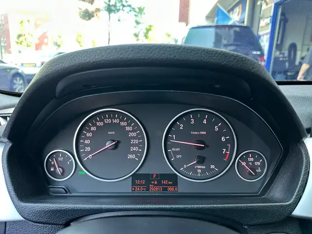 BMW 3 Series view 13