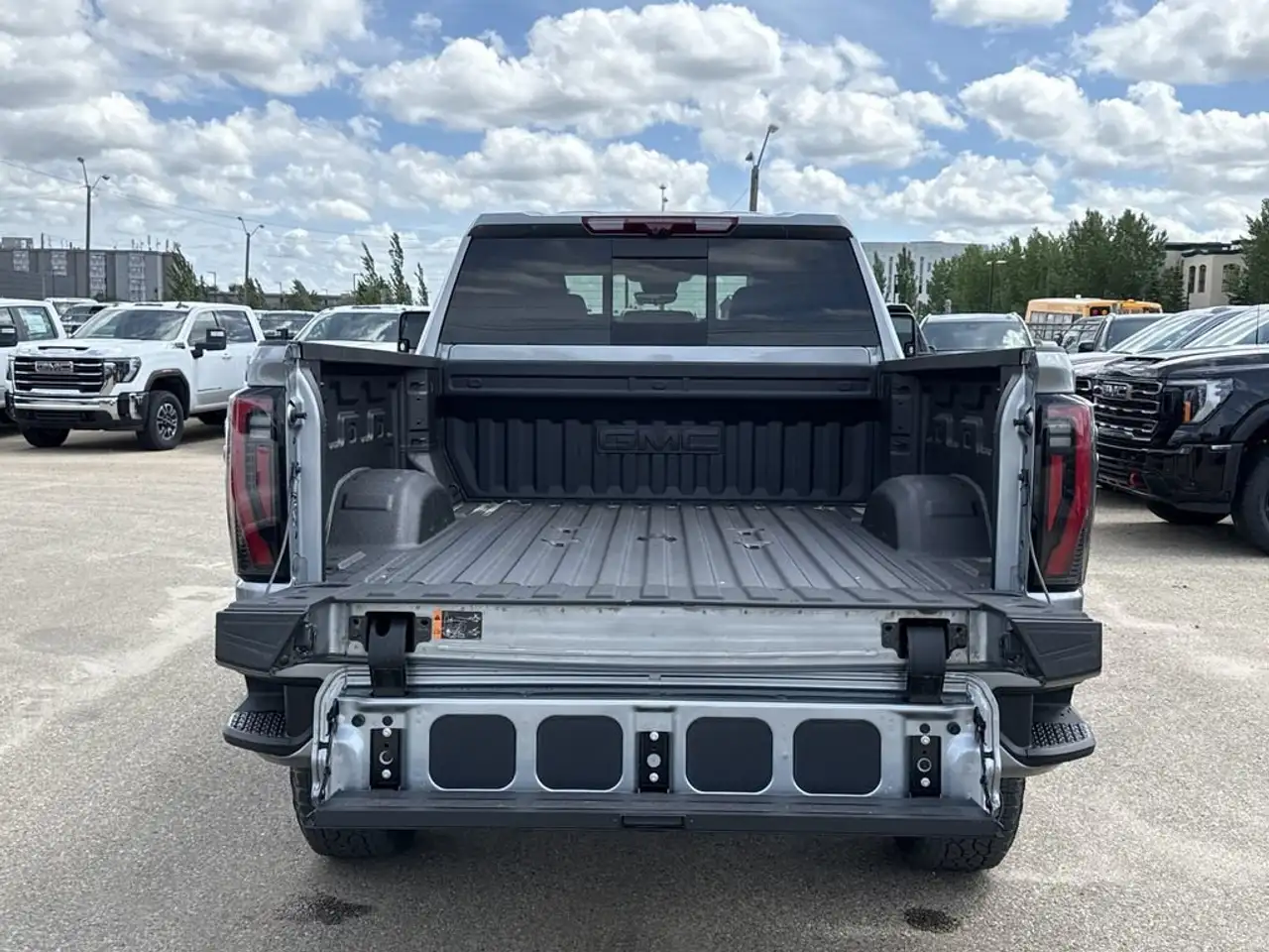 GMC Sierra 3500HD снимка GMC Sierra 3500HD