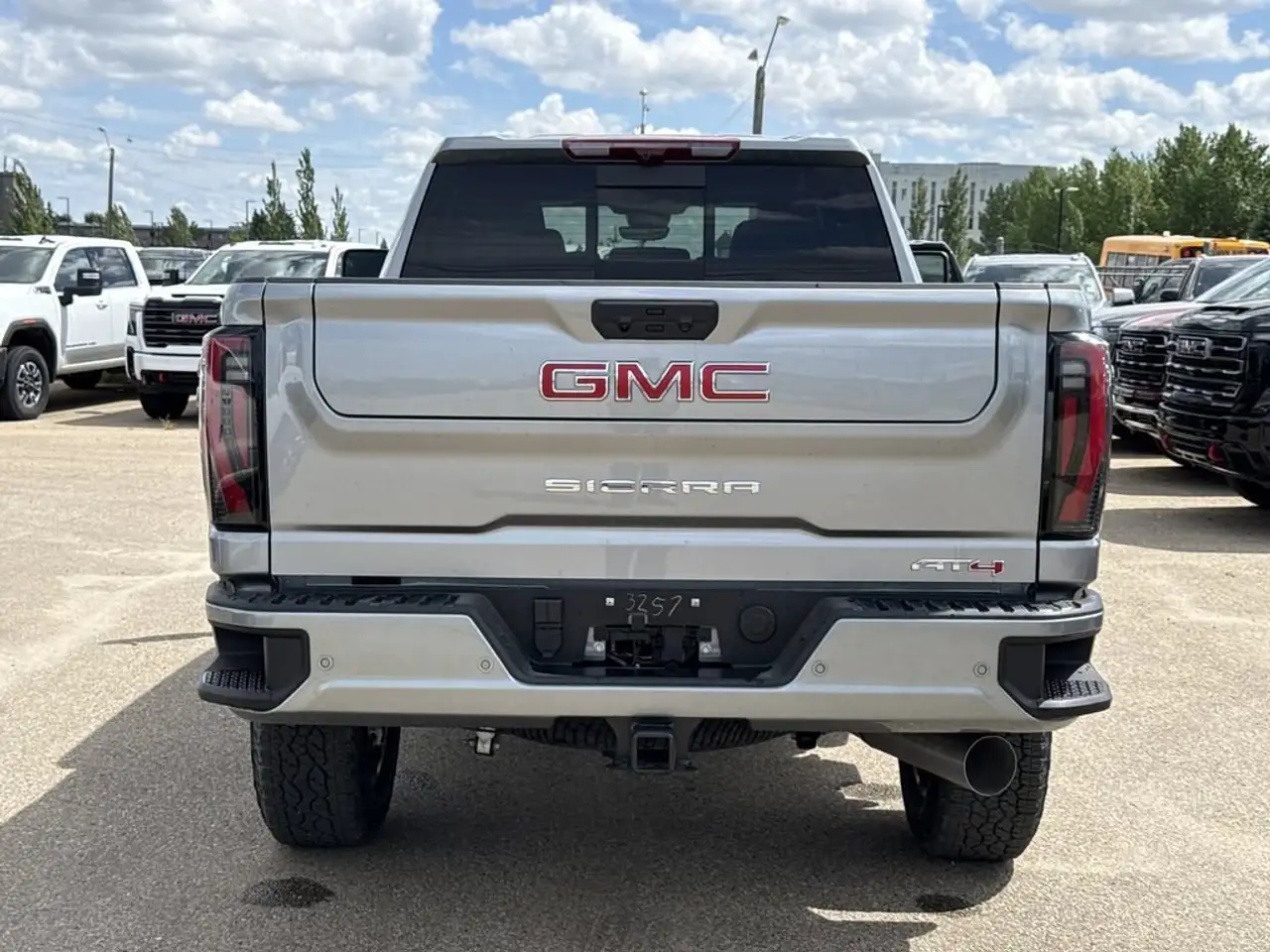 GMC Sierra 3500HD снимка GMC Sierra 3500HD