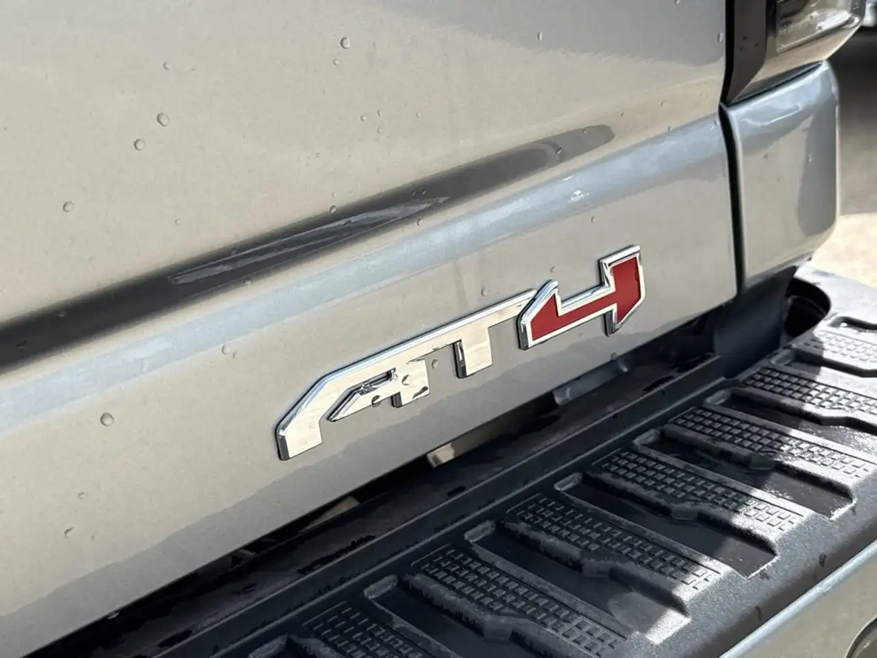 GMC Sierra 3500HD снимка GMC Sierra 3500HD