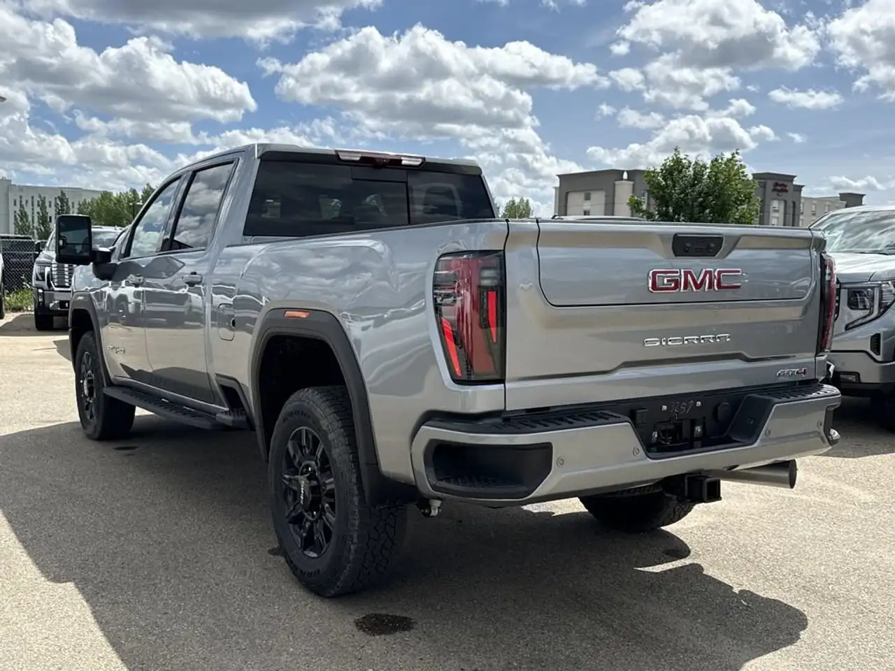 GMC Sierra 3500HD снимка GMC Sierra 3500HD