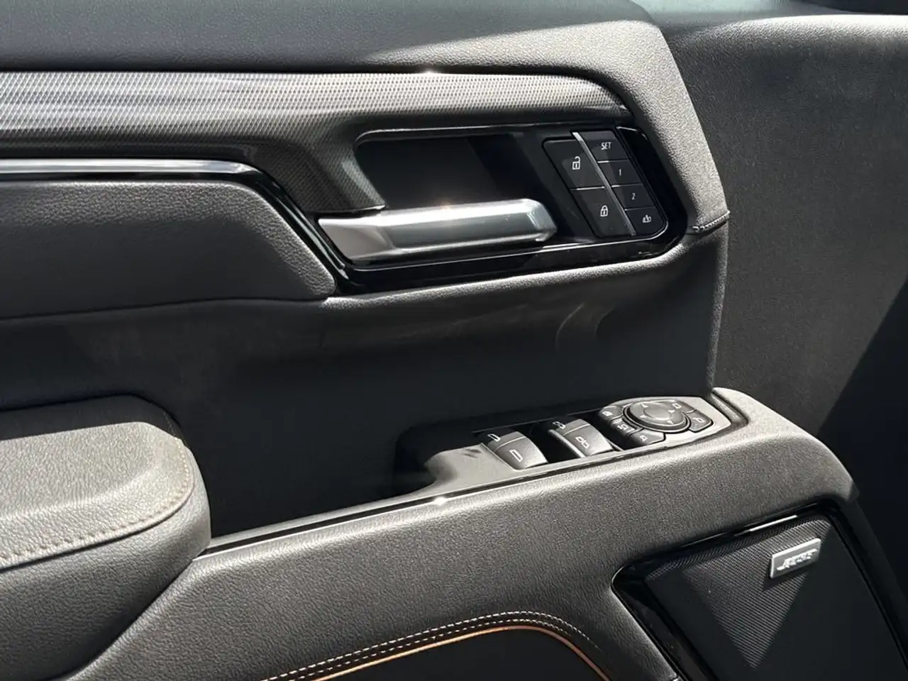 GMC Sierra 3500HD снимка GMC Sierra 3500HD