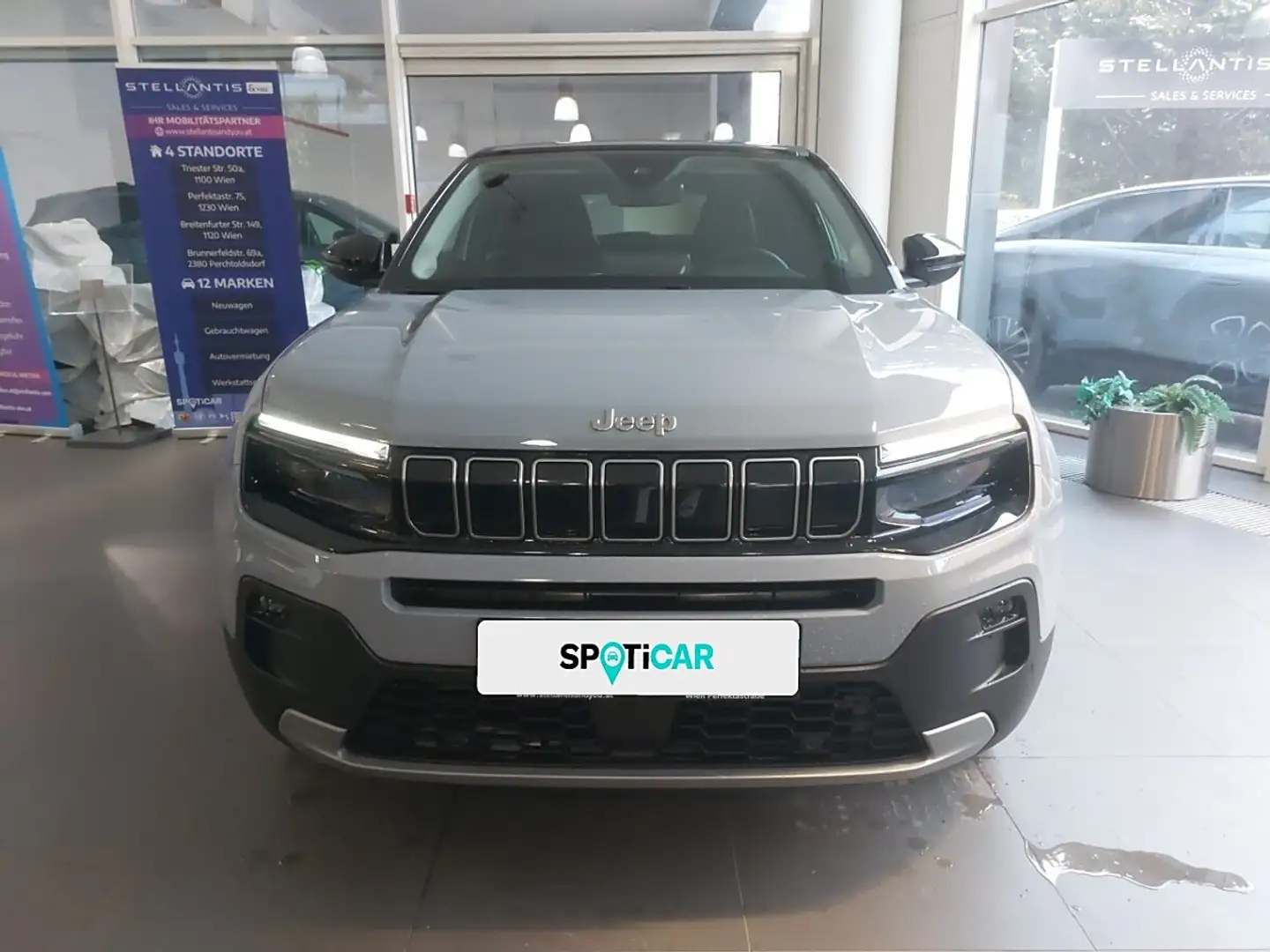 Jeep Avenger 1.2 e-Hybrid Summit e-DCT6 Grau - 2