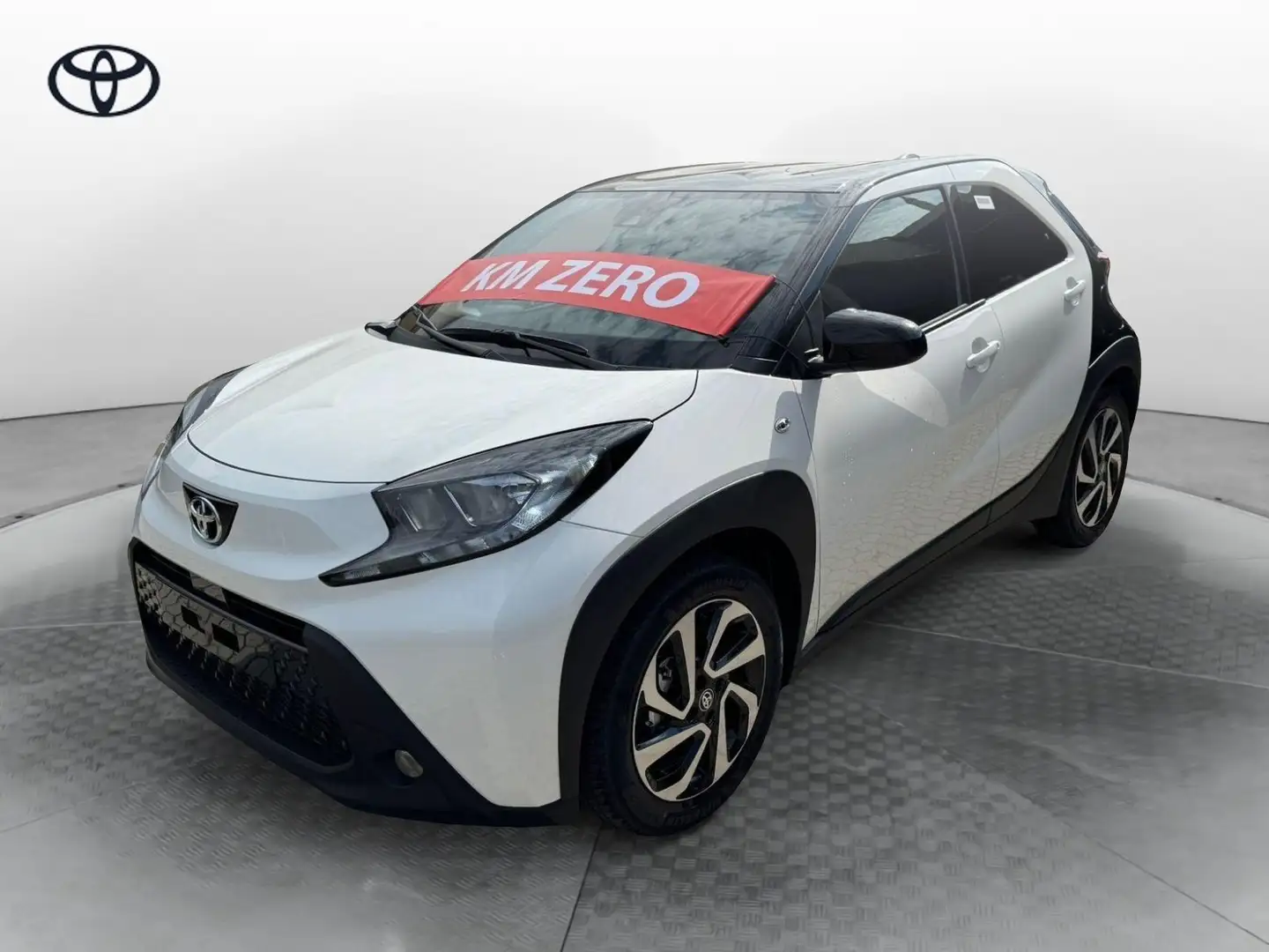 Toyota Aygo X 1.0 VVT-i 72 CV 5 porte Trend Bianco - 1
