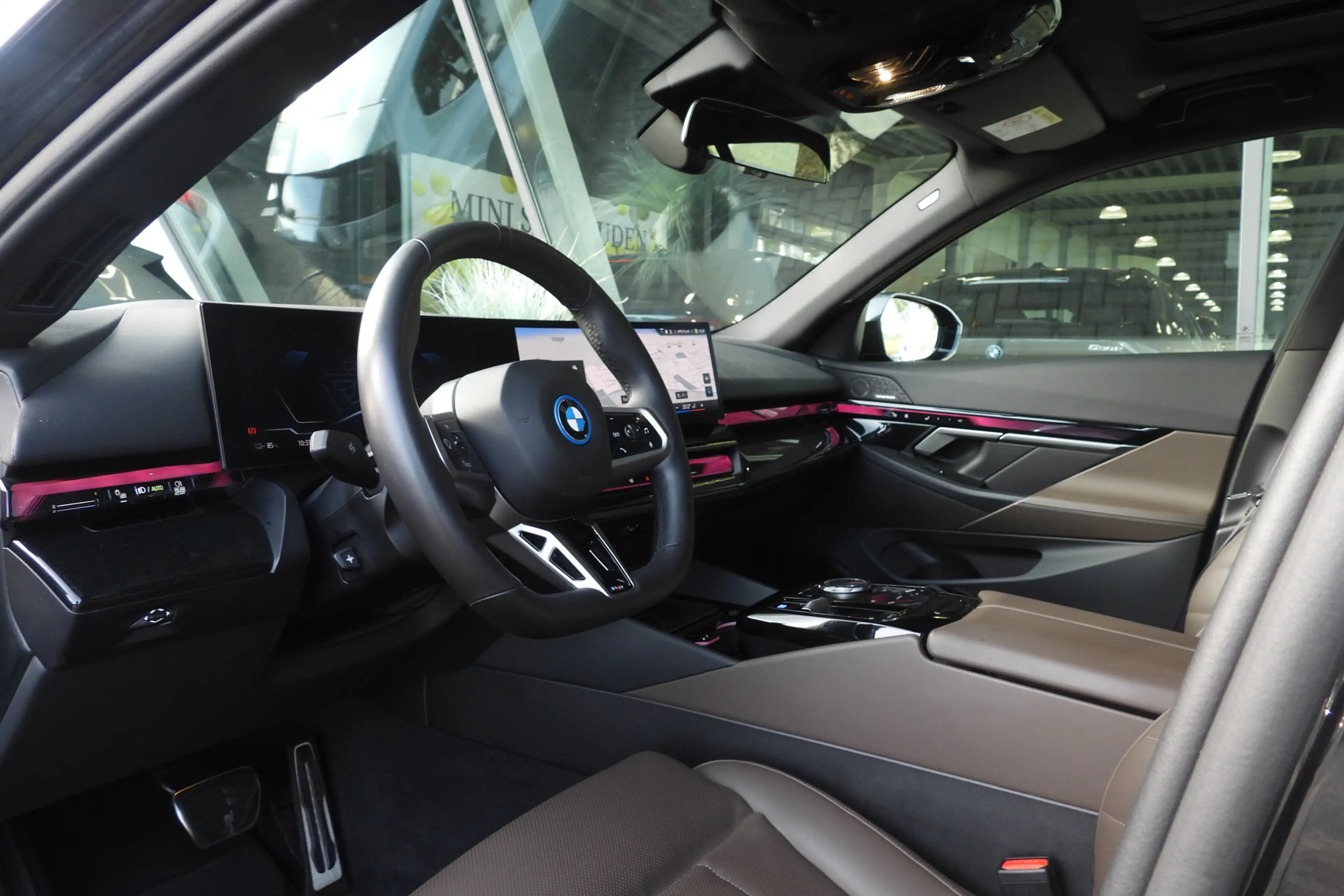 BMW i5 Touring eDrive40 M Sport / Panoramadak / Trekhaak — photo 11
