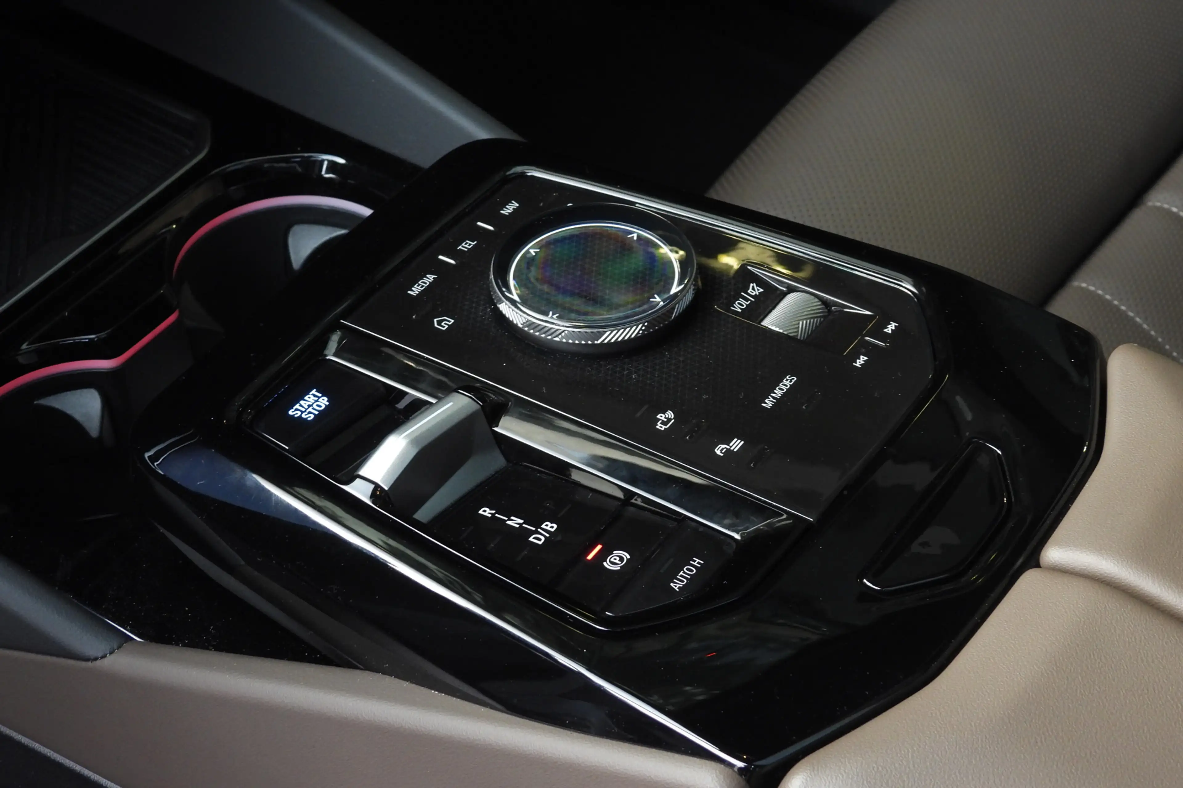 BMW i5 Touring eDrive40 M Sport / Panoramadak / Trekhaak — photo 13