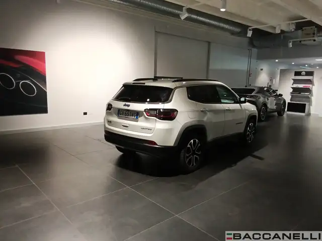 Jeep Compass view 3