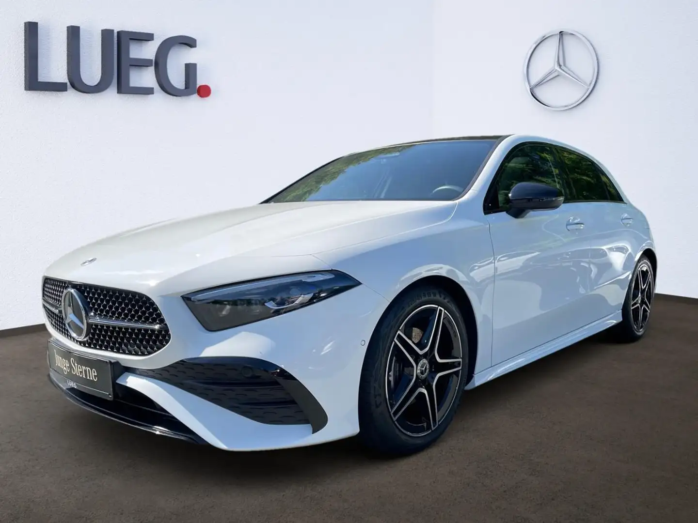 Mercedes-Benz A 200 AMG+DISTRONIC+PANODACH+NIGHTPAKET+AHK Weiß - 2