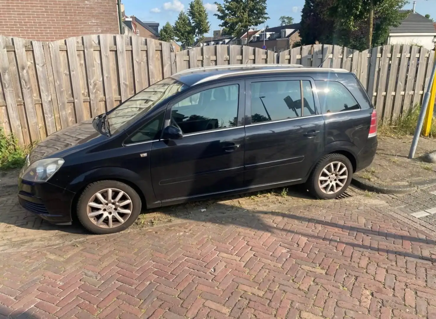 Opel Zafira Zafira 2.2 Direct Zwart - 2