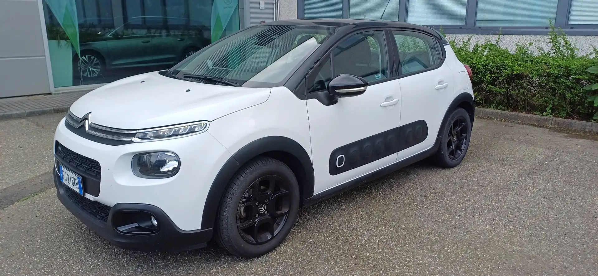 Citroen C3 C3 1.2 puretech Feel 82cv neopatentati Weiß - 1