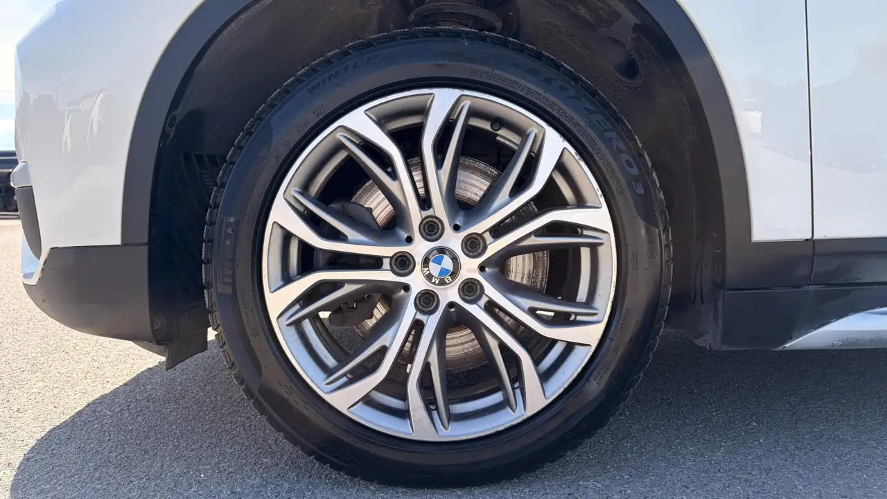 BMW X1 photo BMW X1