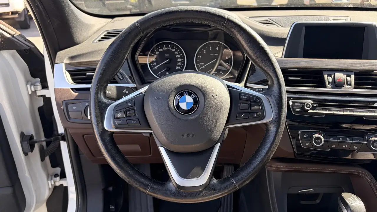 BMW X1 photo BMW X1