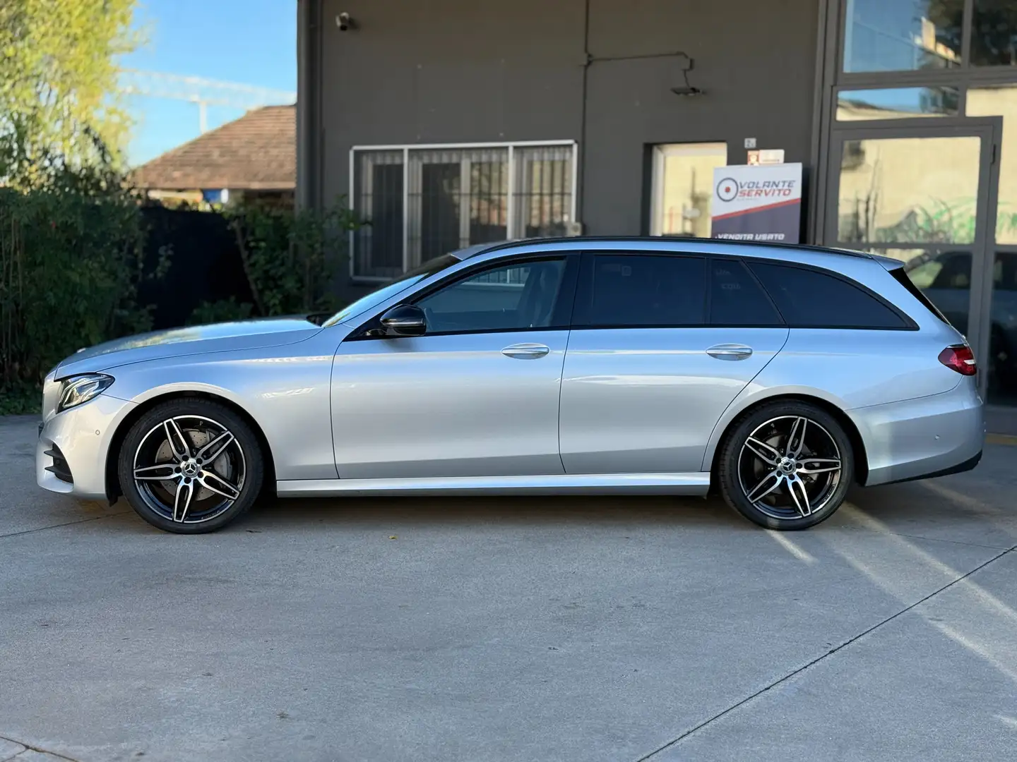Mercedes-Benz E 220 d PREMIUM AMG 4 MATIC DISTRONIC HEAD UP DISPLAY Argento - 2