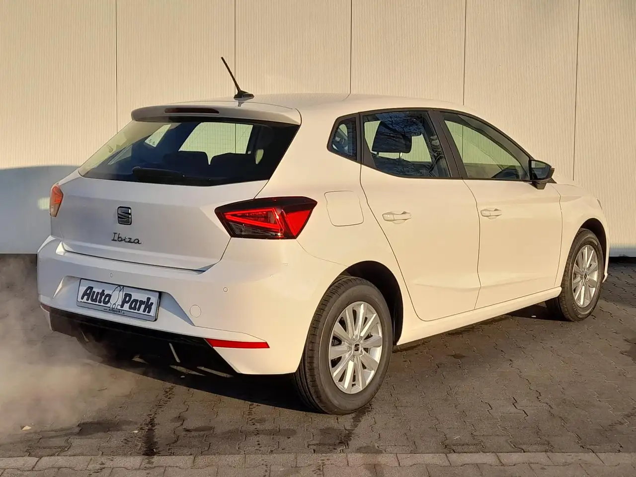 SEAT Ibiza 1.0 MPI Reference NAVI/APP~SHZ~PDC~ALU~GRA 3