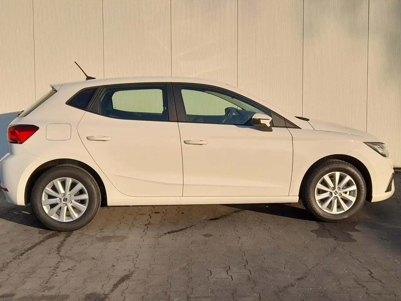 SEAT Ibiza 1.0 MPI Reference NAVI/APP~SHZ~PDC~ALU~GRA 8