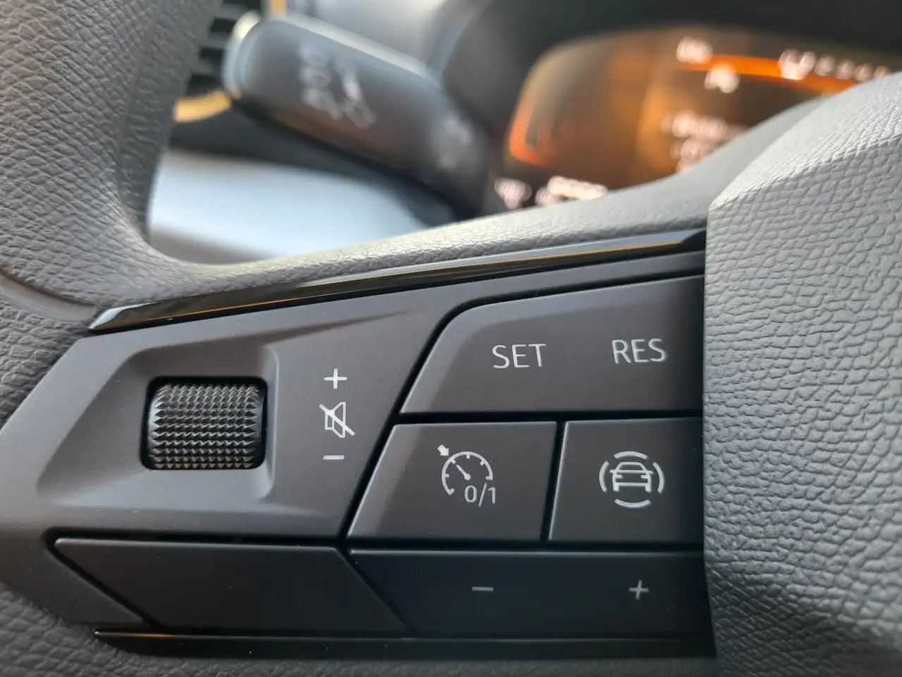 SEAT Ibiza 1.0 MPI Reference NAVI/APP~SHZ~PDC~ALU~GRA 19