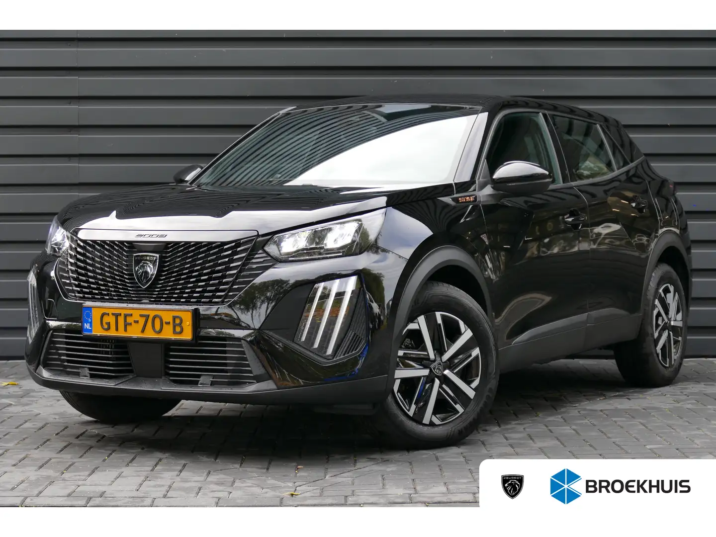 Peugeot 2008 1.2 HYBRID 136PK STYLE AUTOMAAT / NAVI / LED / AIR Zwart - 1