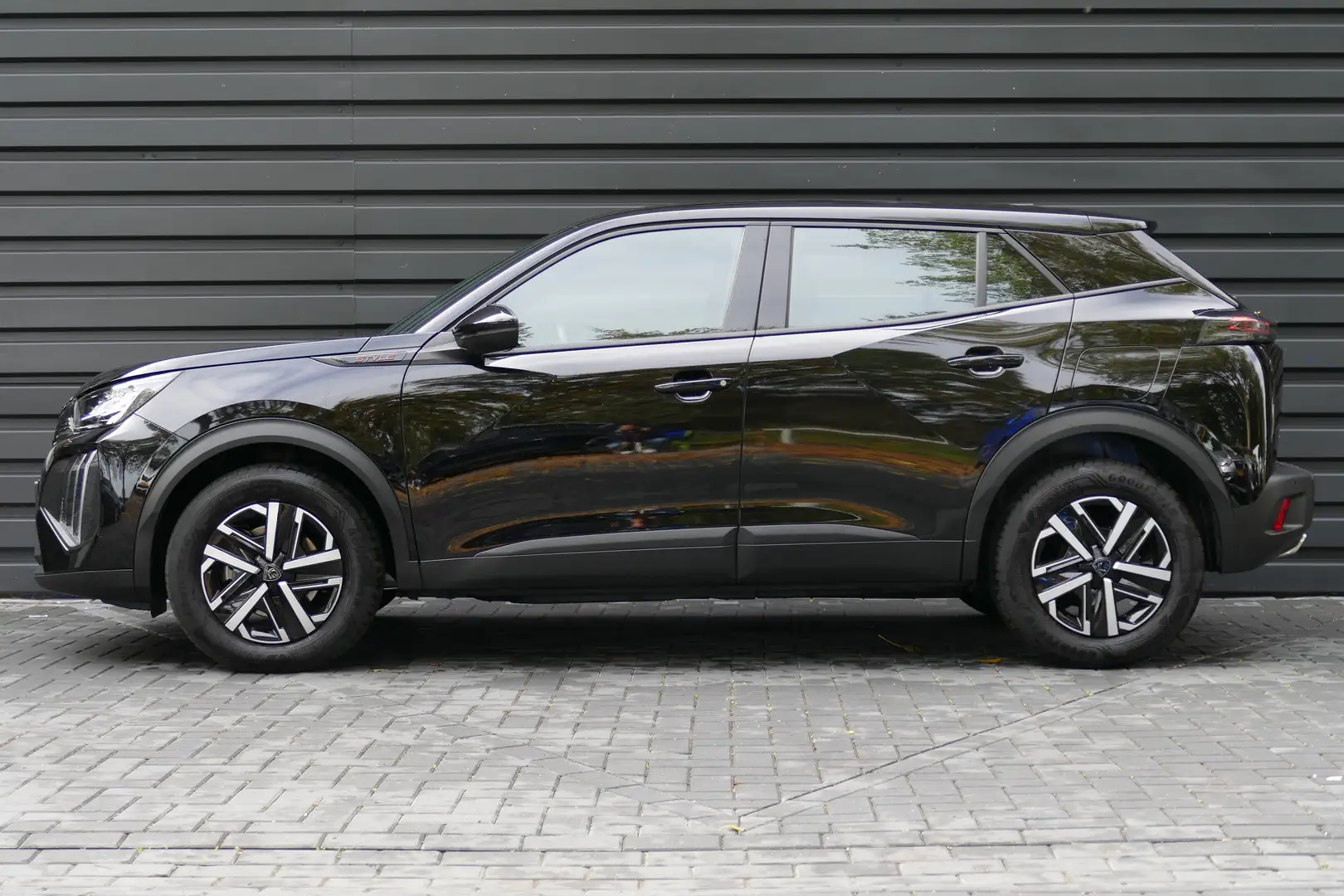 Peugeot 2008 1.2 HYBRID 136PK STYLE AUTOMAAT / NAVI / LED / AIR Zwart - 2