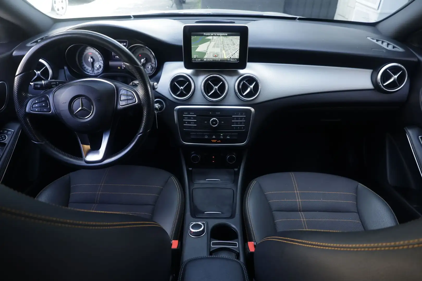 Mercedes-Benz CLA 200 Mercedes-Benz CLA 200 d S.W. Sport Unicoproprieta Grigio - 2