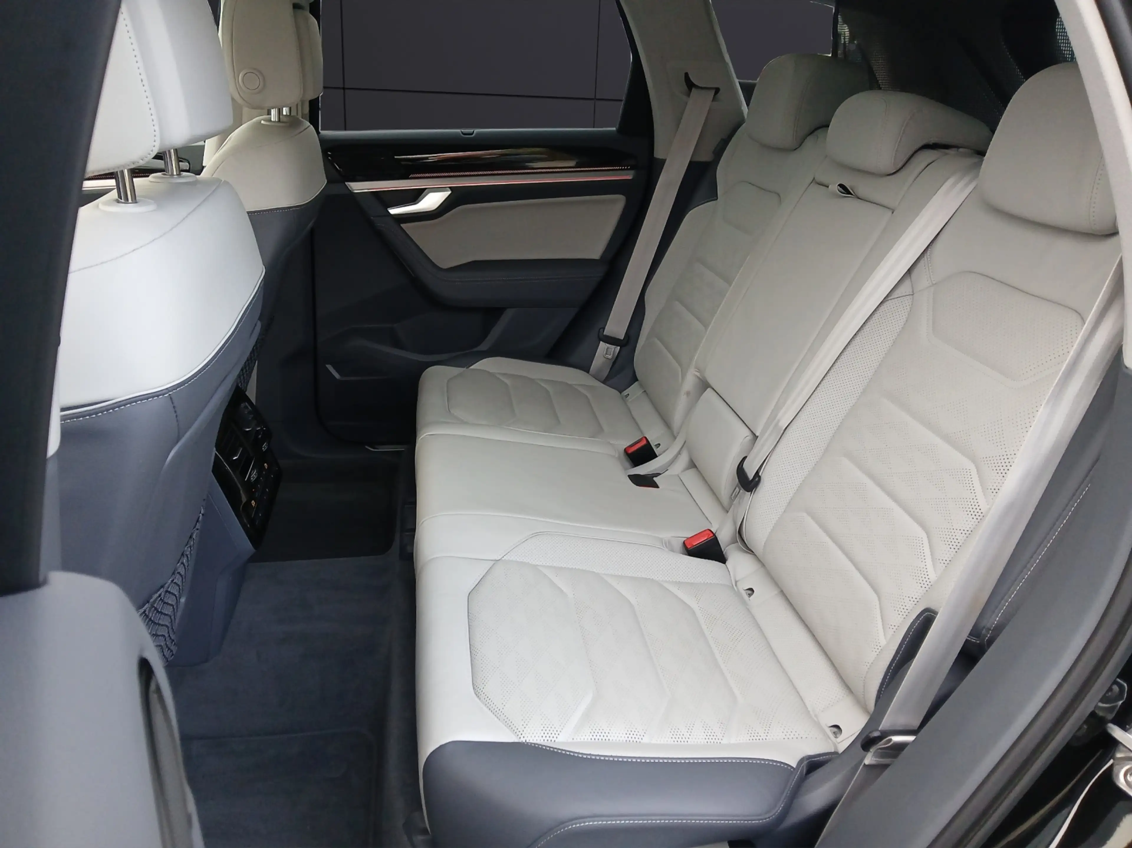 Volkswagen Touareg eHybrid Elegance Matrix Navi ACC AHK Pano HUD 4... — photo 11