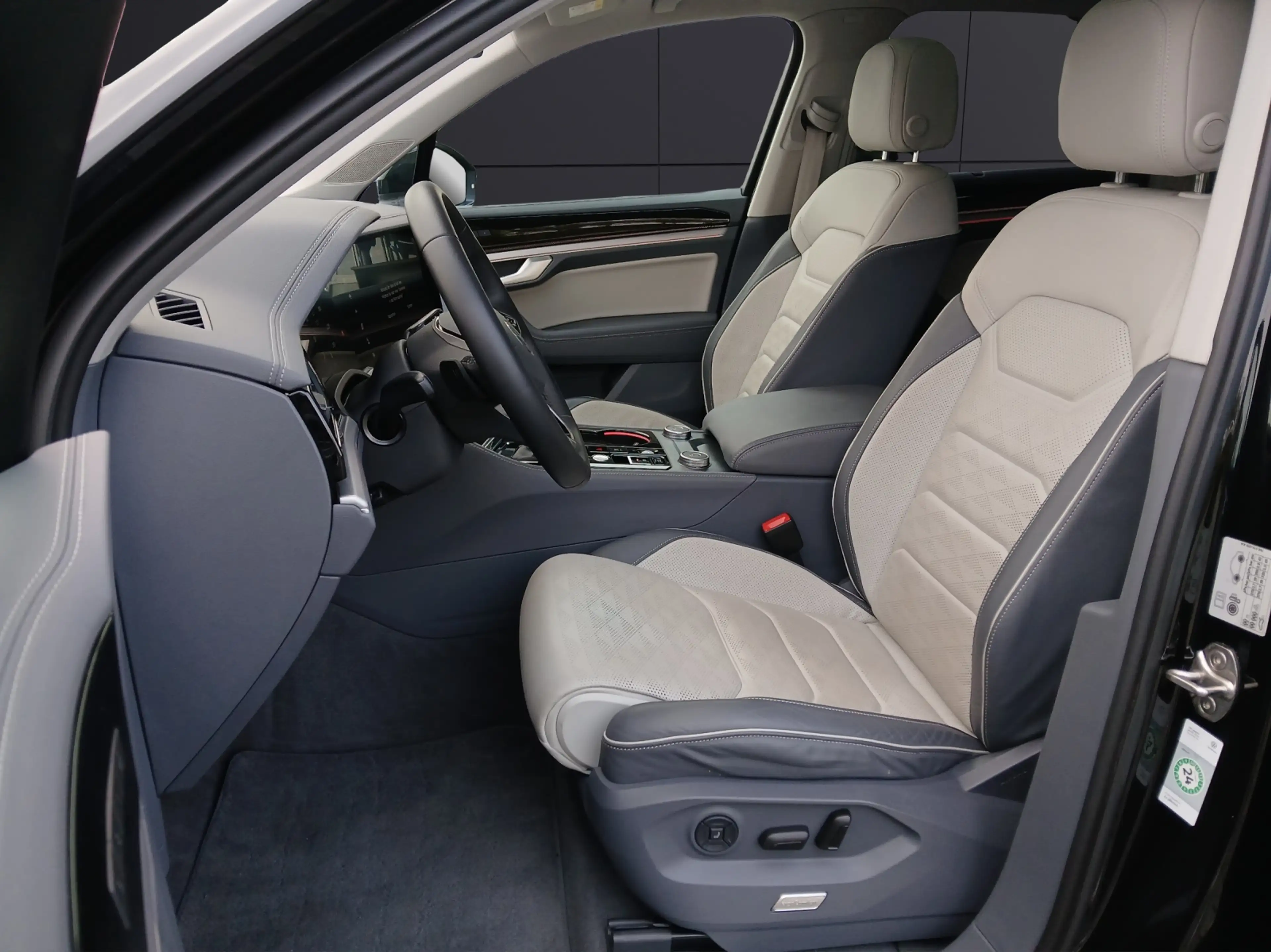 Volkswagen Touareg eHybrid Elegance Matrix Navi ACC AHK Pano HUD 4... — photo 10