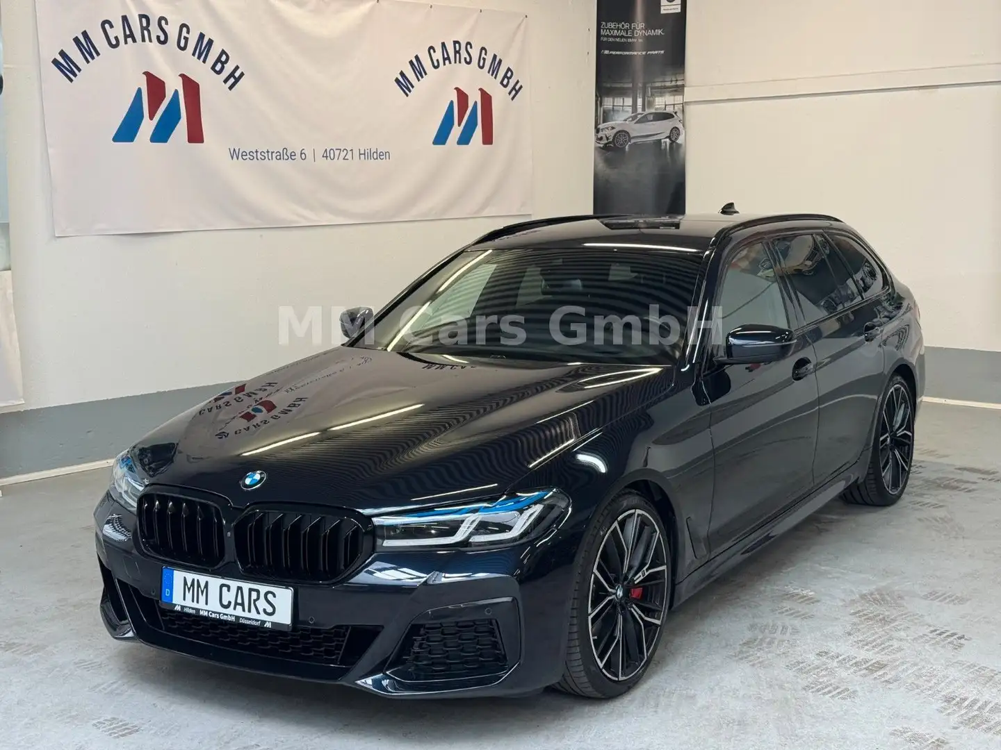 BMW 530 d Touring M Sport 360°|HUD|StHzg|Belüftung| Schwarz - 1