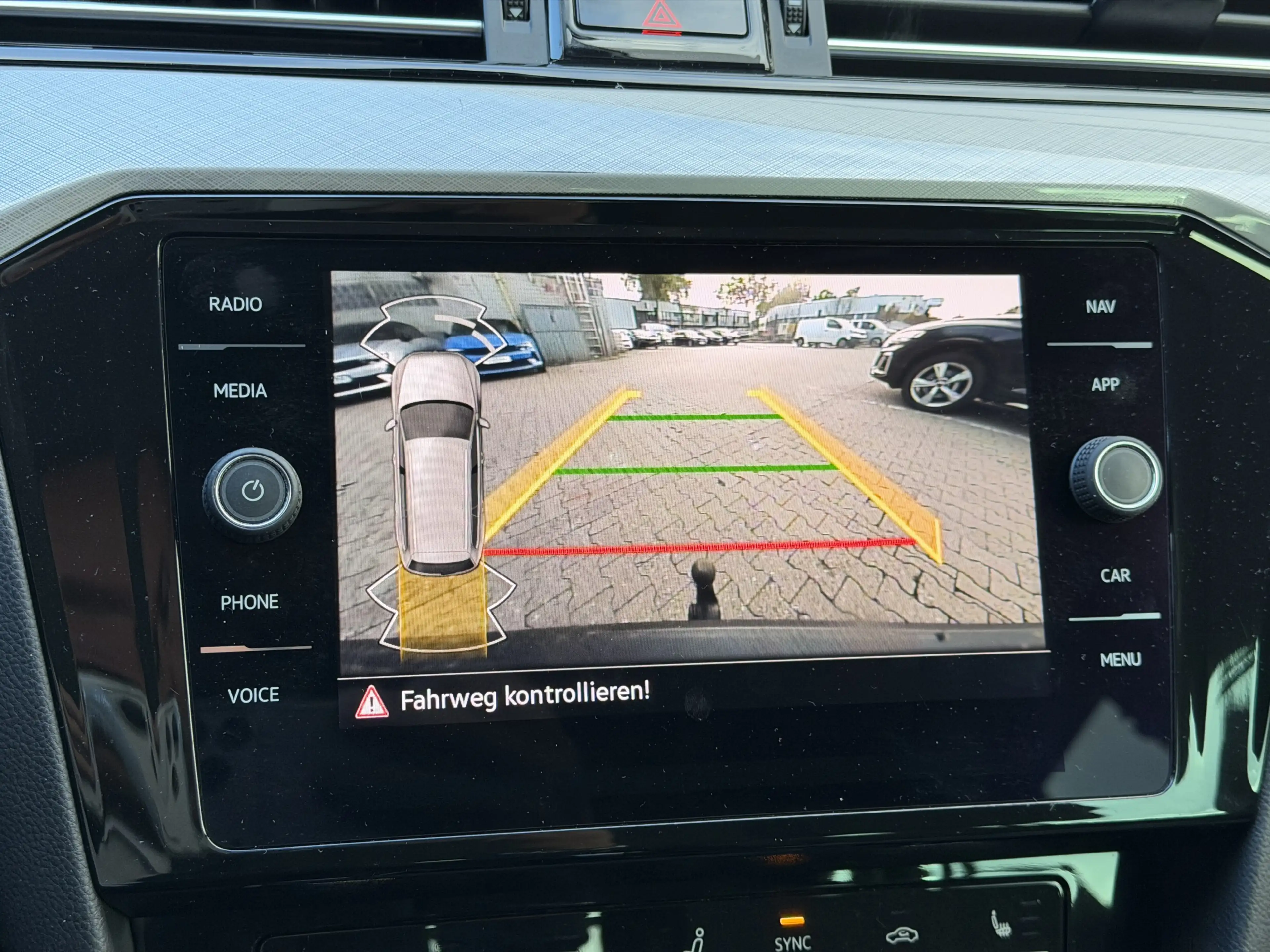 Volkswagen Passat Variant 2.0 TDI SCR DSG Business | Massage | AHK — photo 14