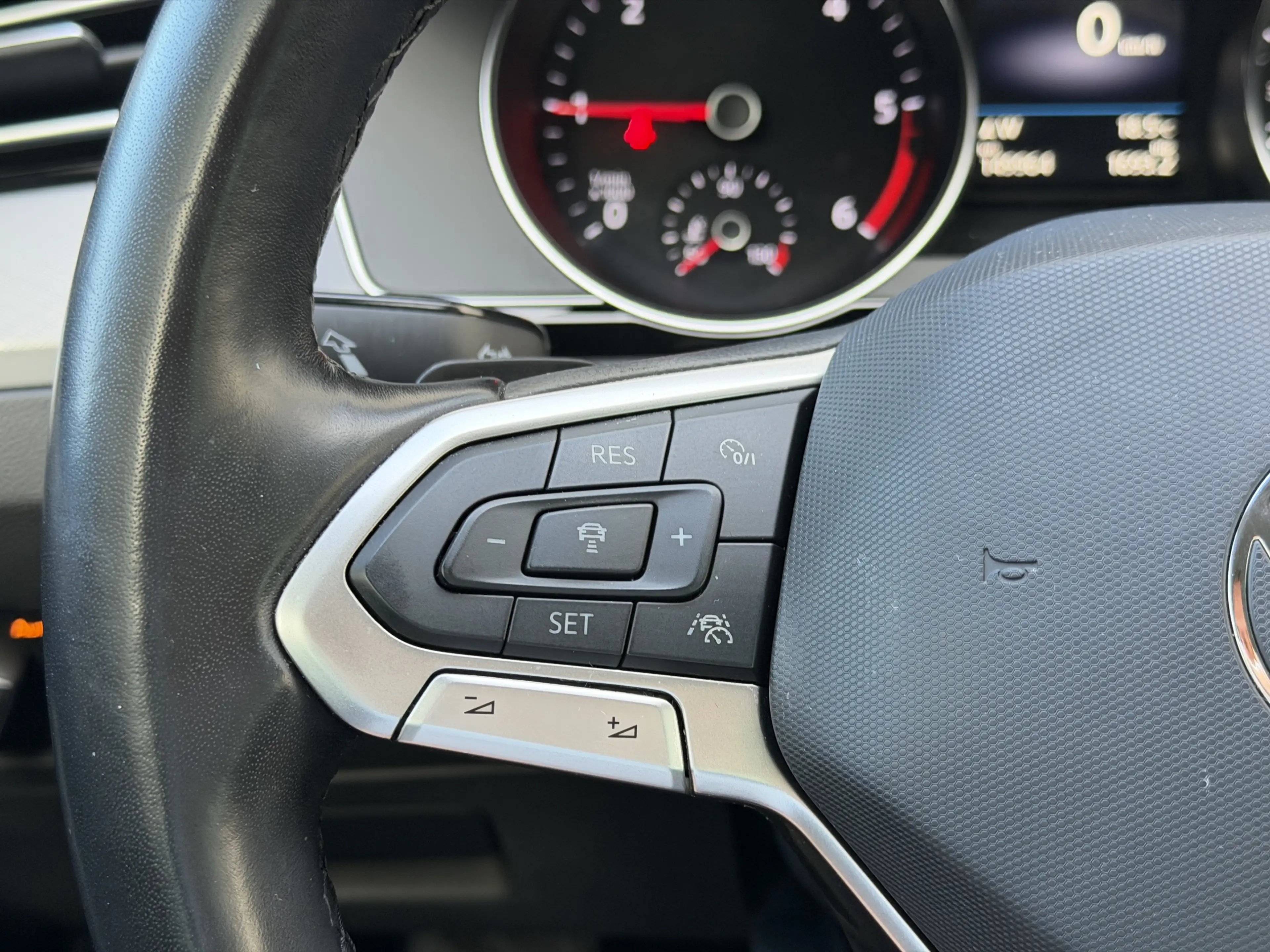 Volkswagen Passat Variant 2.0 TDI SCR DSG Business | Massage | AHK — photo 8