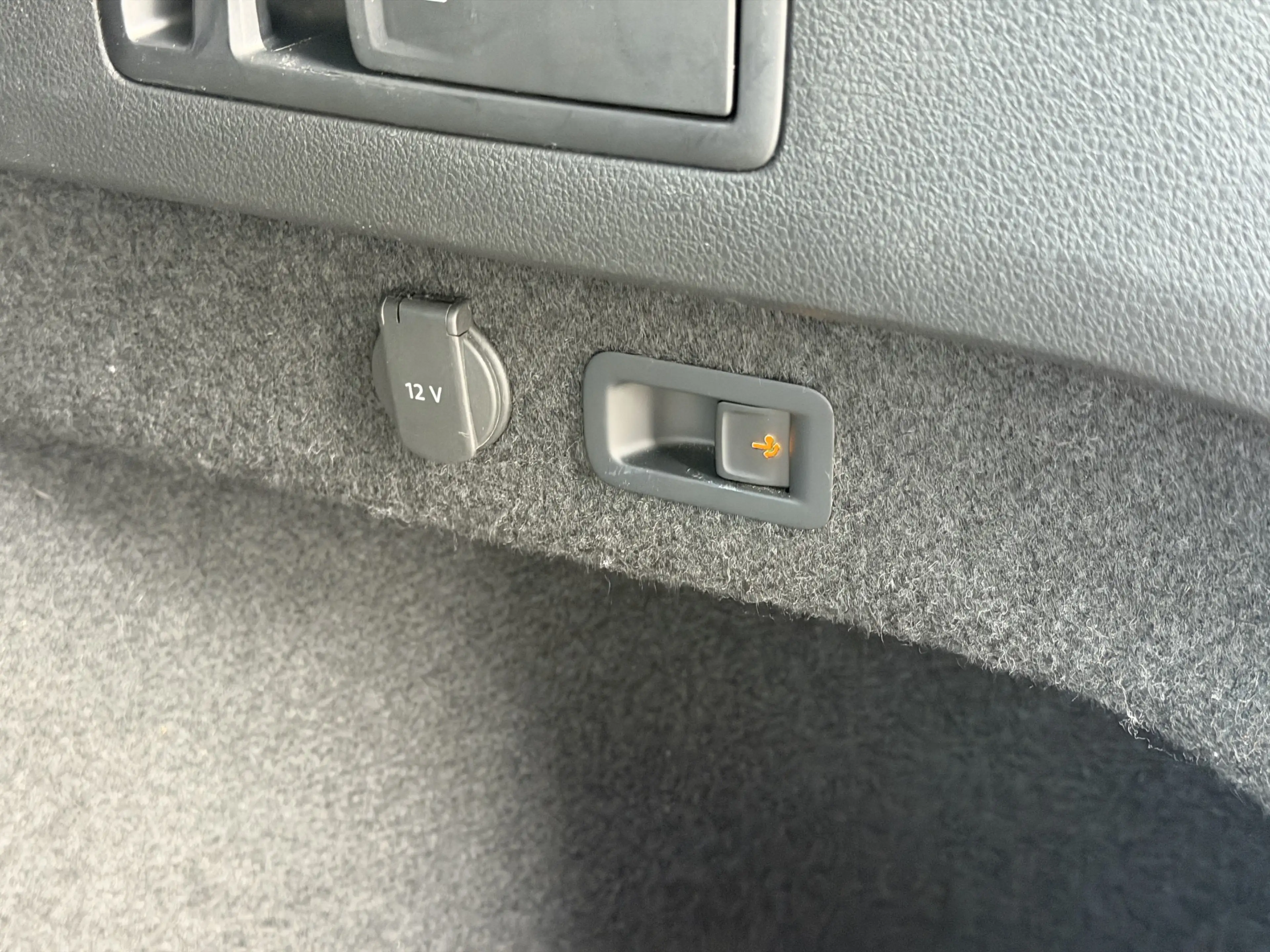 Volkswagen Passat Variant 2.0 TDI SCR DSG Business | Massage | AHK — photo 15