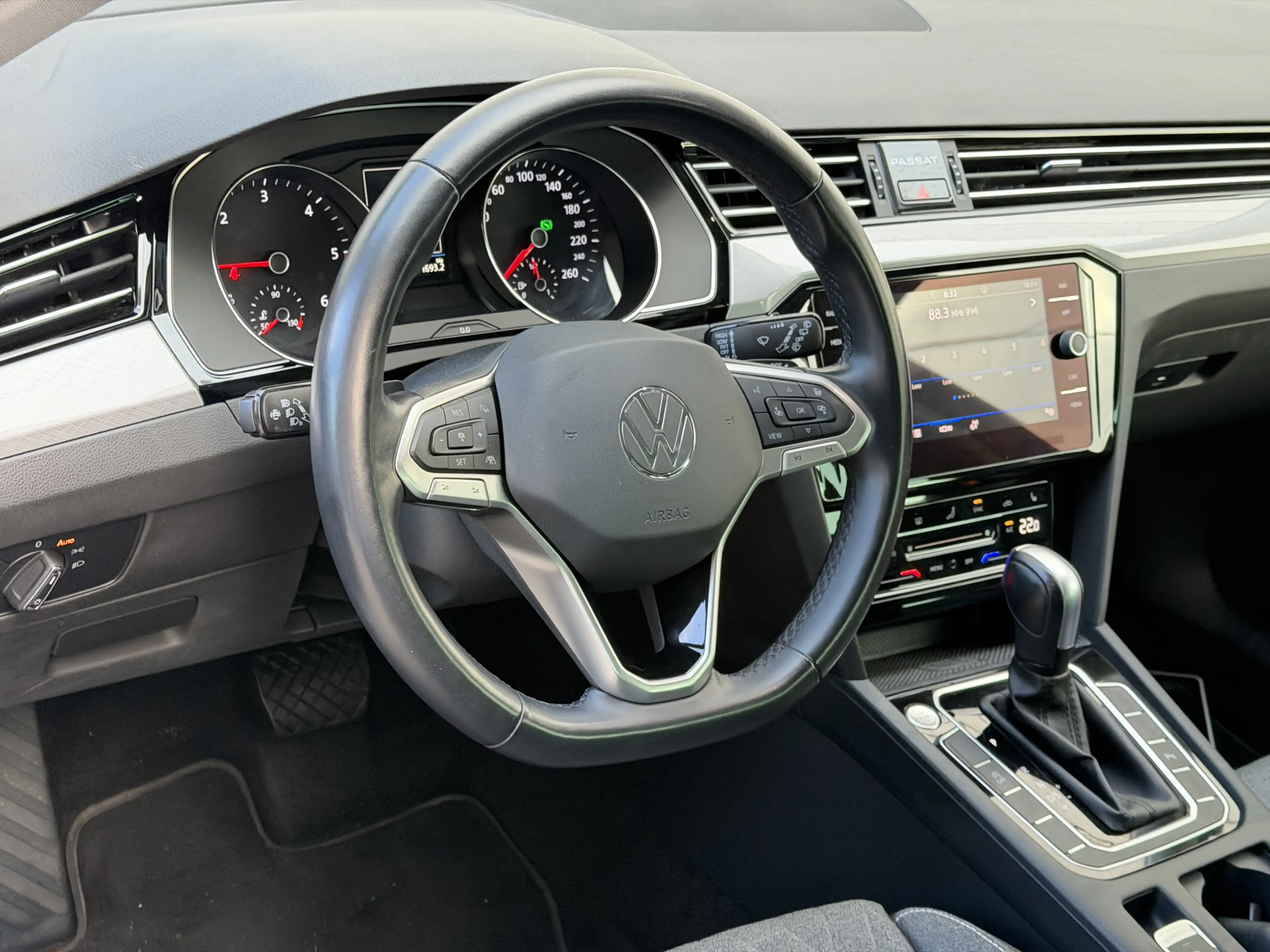 Volkswagen Passat Variant 2.0 TDI SCR DSG Business | Massage | AHK — photo 3