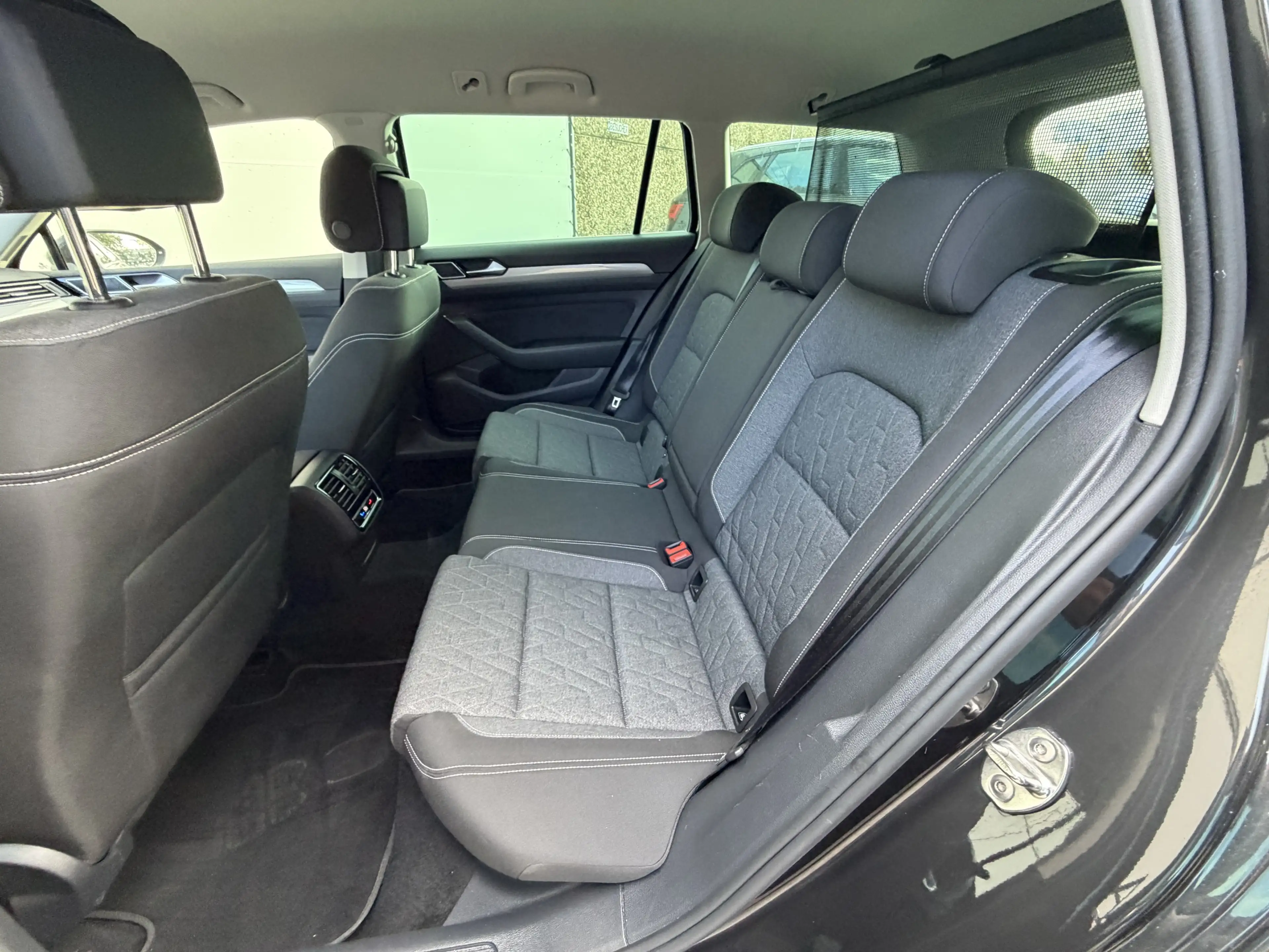Volkswagen Passat Variant 2.0 TDI SCR DSG Business | Massage | AHK — photo 5