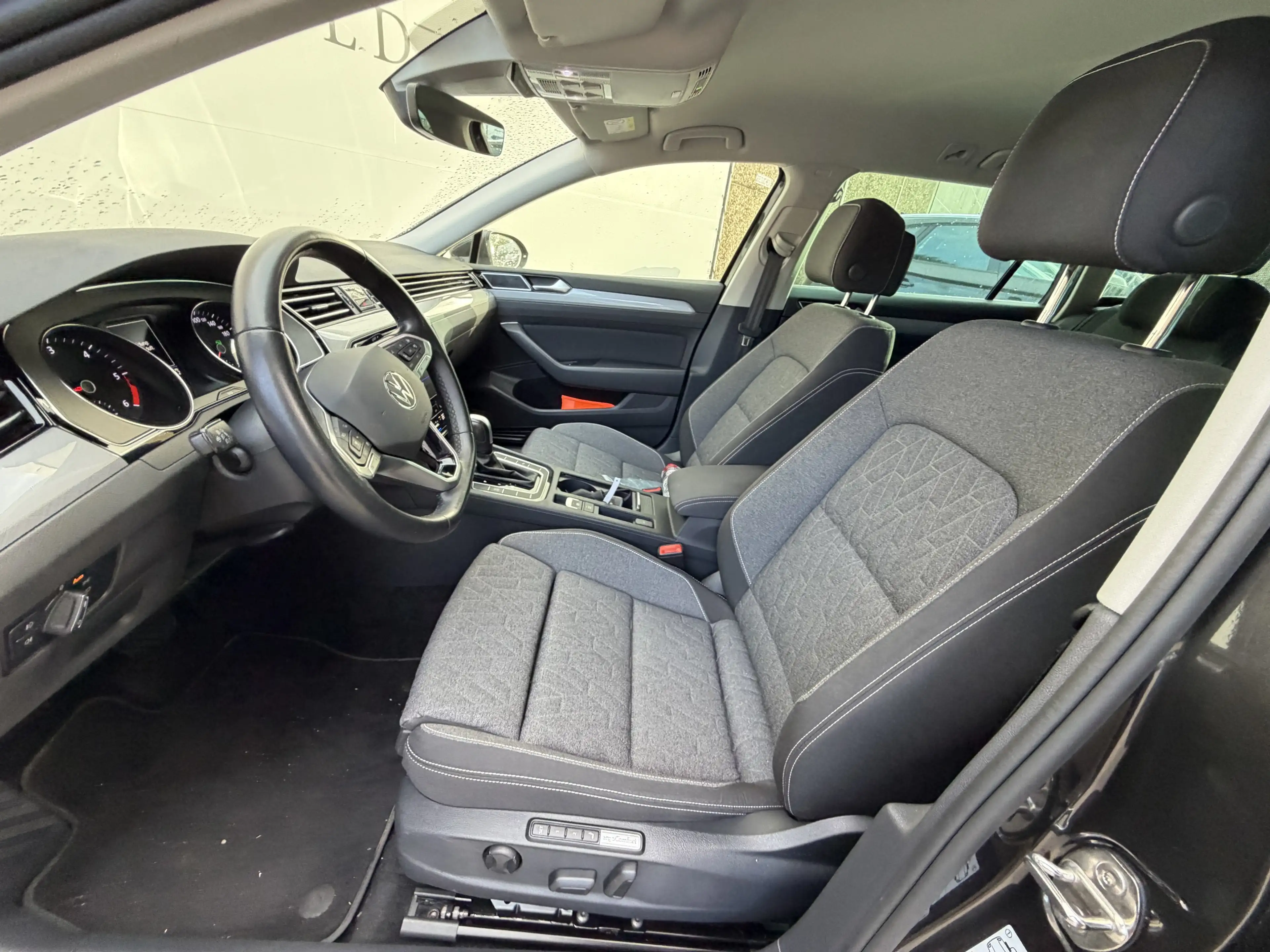 Volkswagen Passat Variant 2.0 TDI SCR DSG Business | Massage | AHK — photo 4