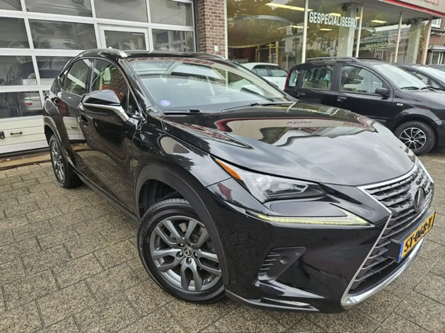 Lexus NX 300h AWD Business Line Rijstrokensensor/Grootlicht assi Zwart - 2