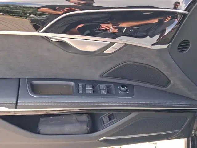 Audi A8 view 8