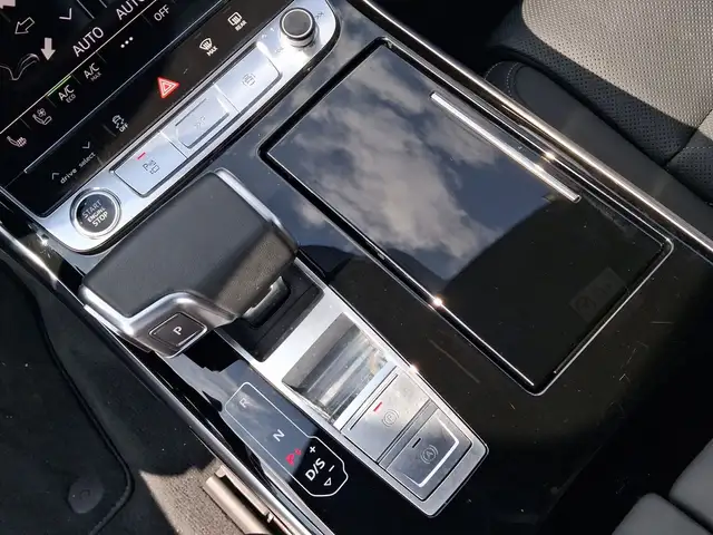 Audi A8 view 11