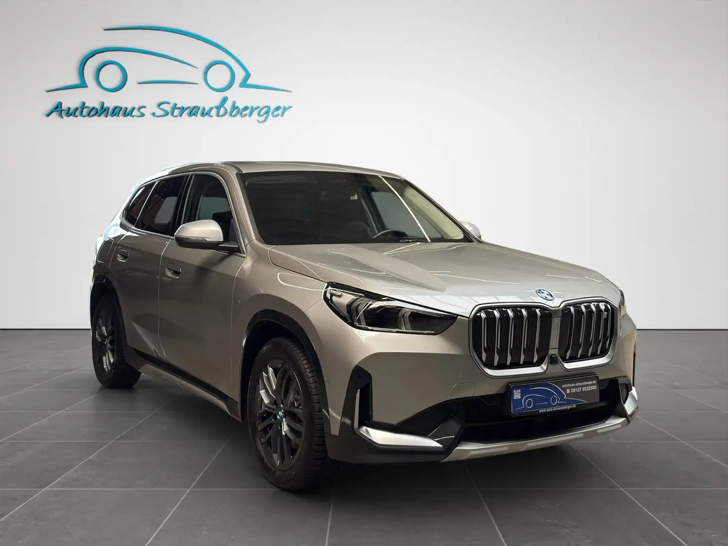 BMW iX1 30 xDrive xLine KZU ACC HiFI AHK RFK Ad. LED Zilver - 2