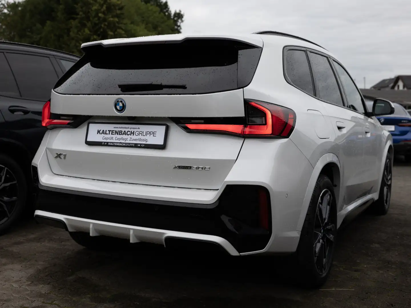 BMW X1 xDrive 30e M-Sport PANO AHK 360° H/K LED Blanc - 2