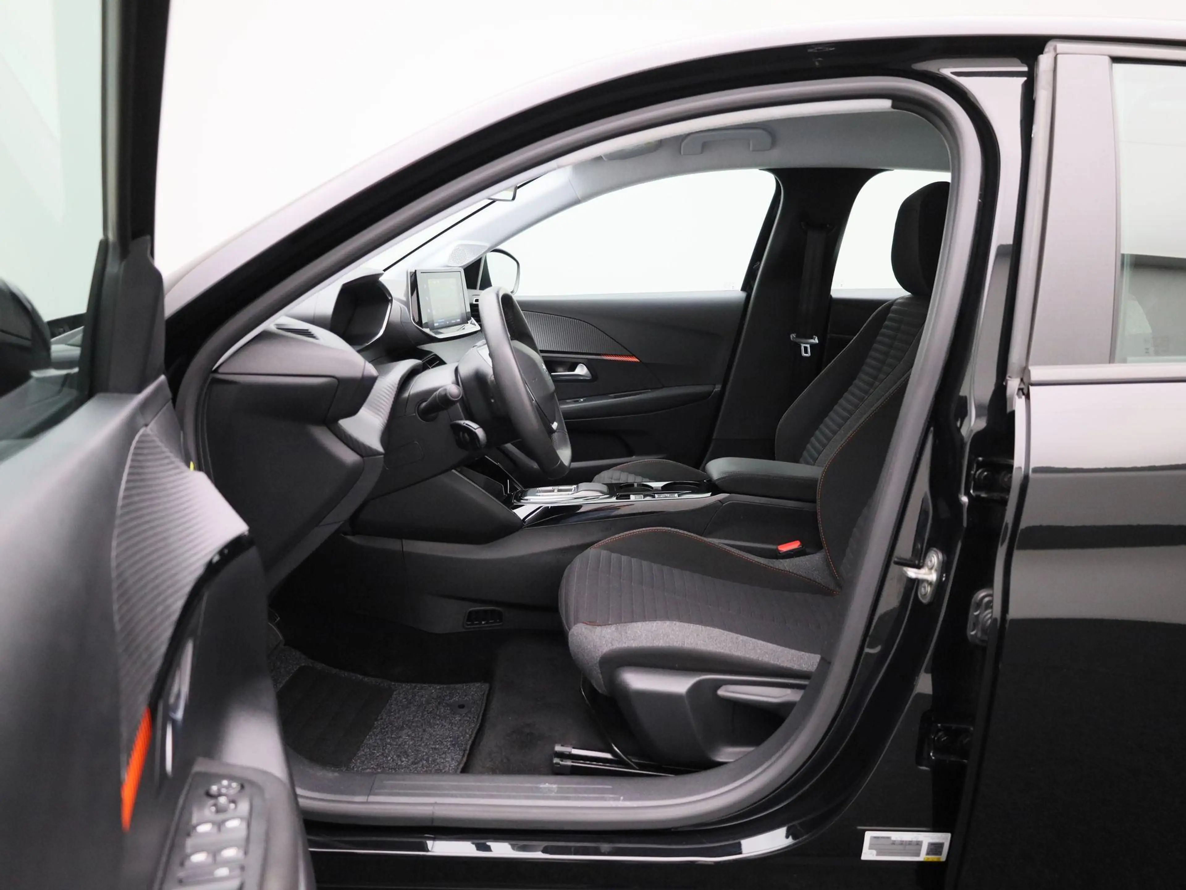 Peugeot e-208 EV Active 50 kWh — photo 9