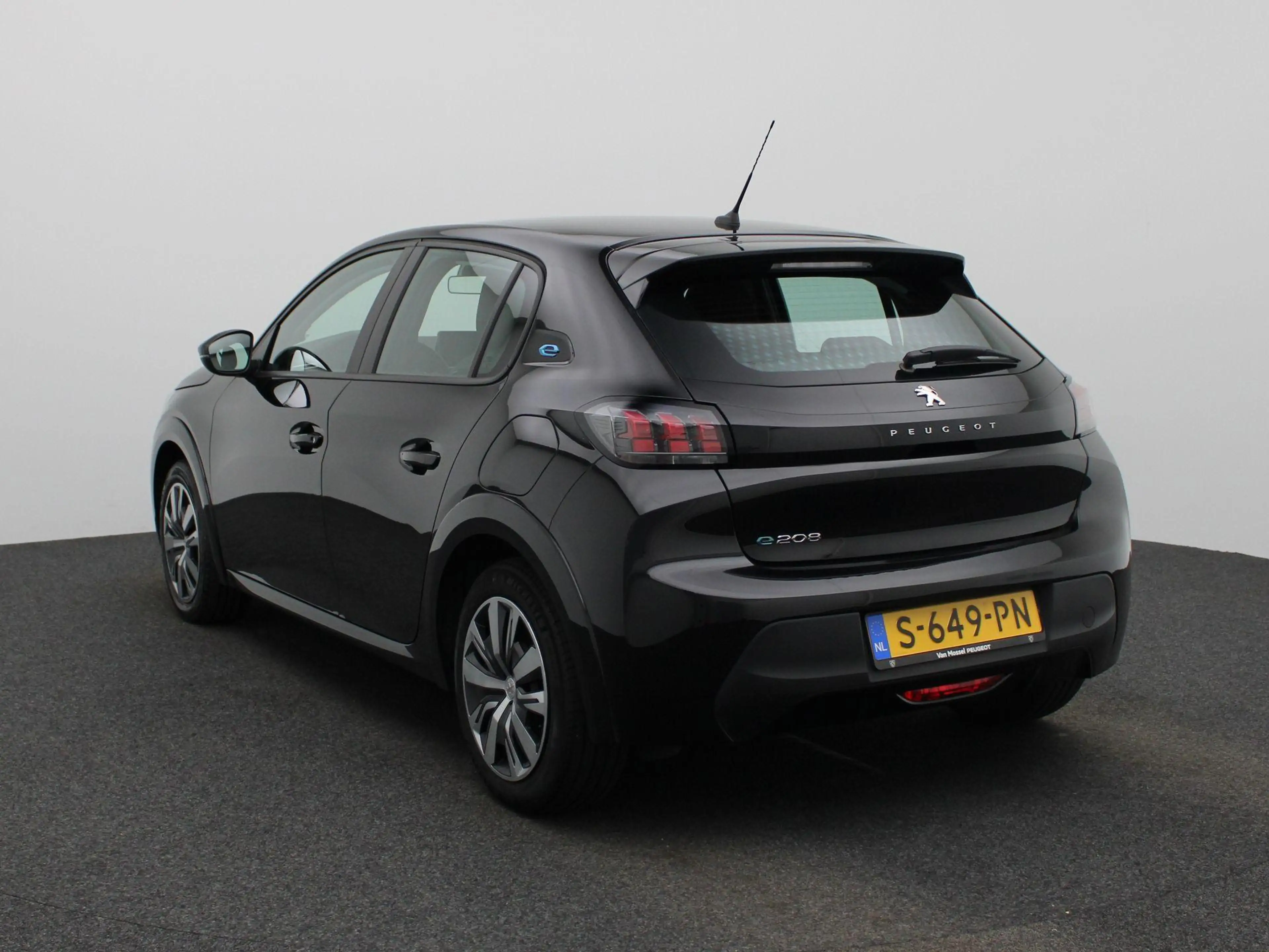 Peugeot e-208 EV Active 50 kWh — photo 2