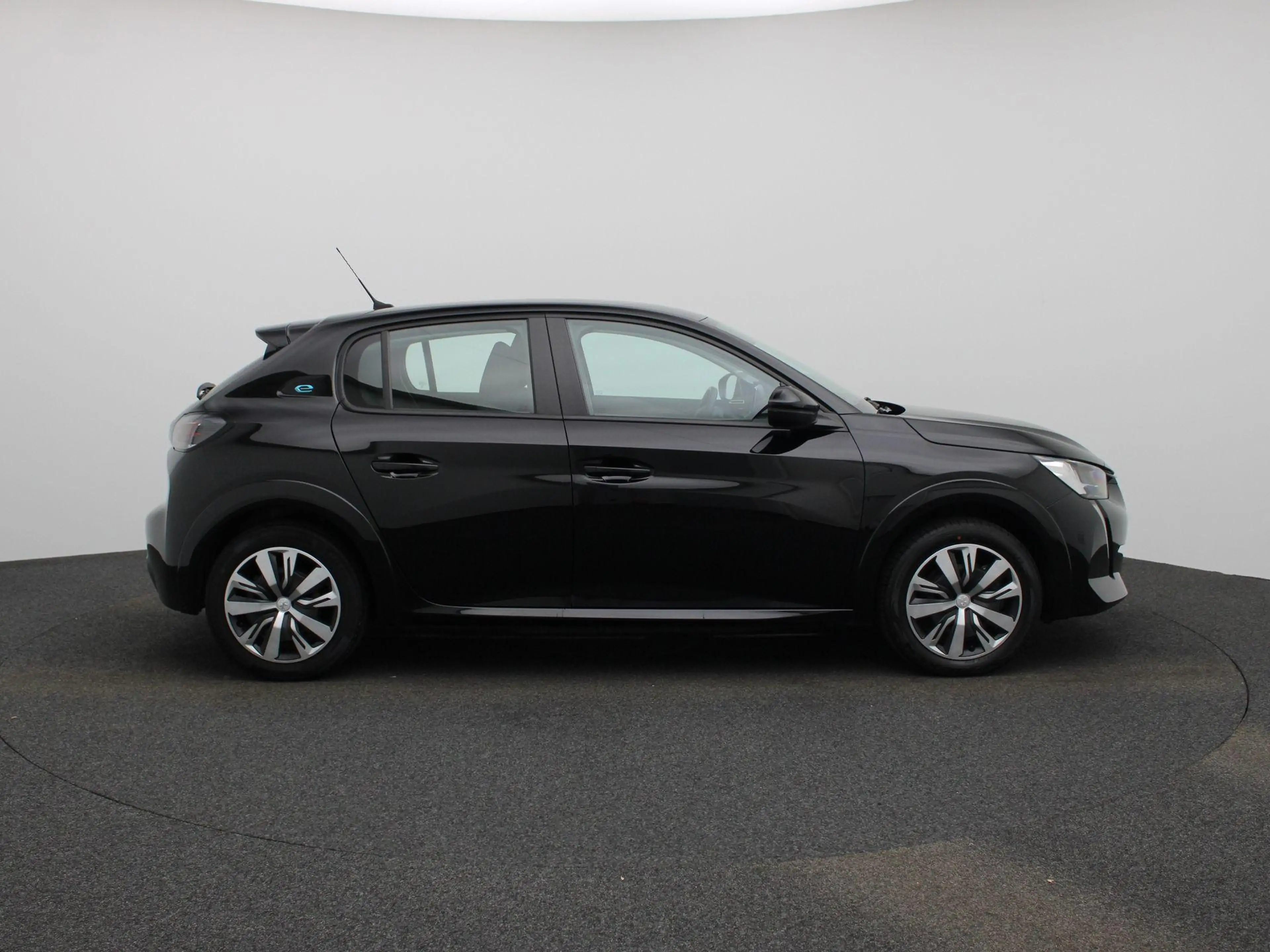 Peugeot e-208 EV Active 50 kWh — photo 6