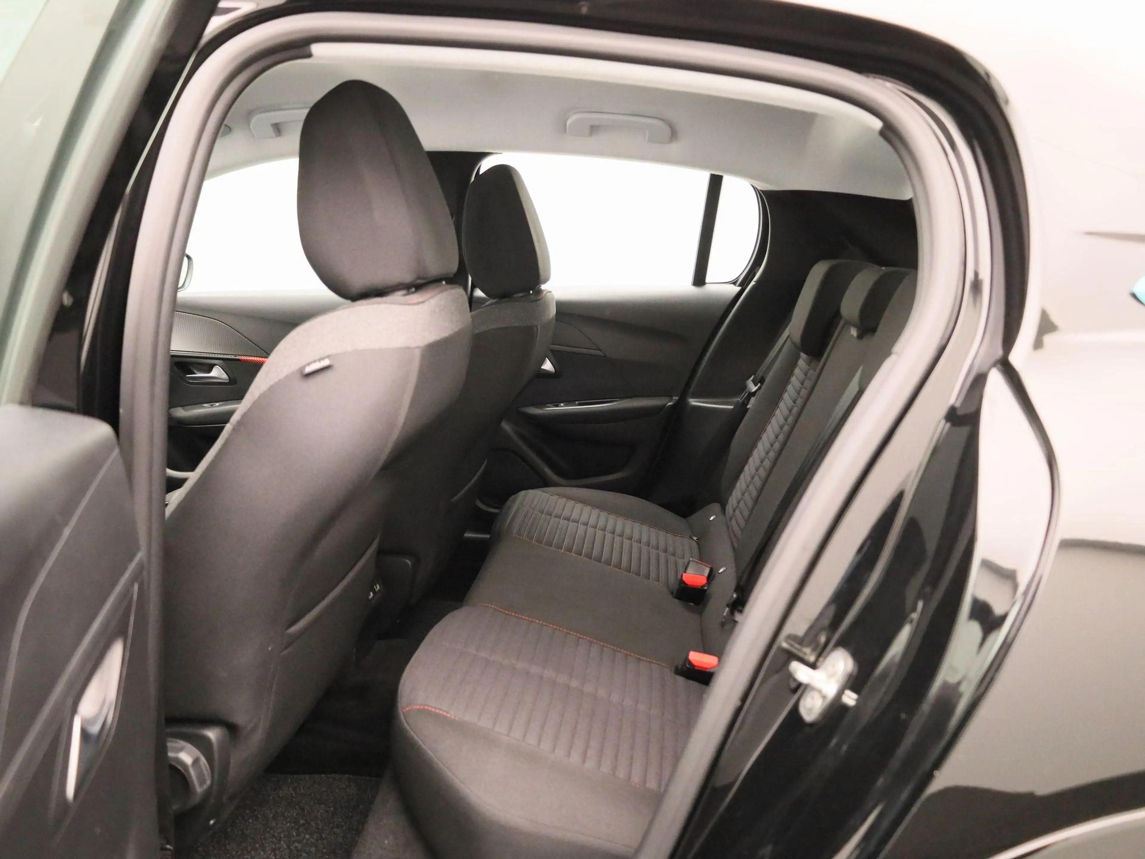 Peugeot e-208 EV Active 50 kWh — photo 10