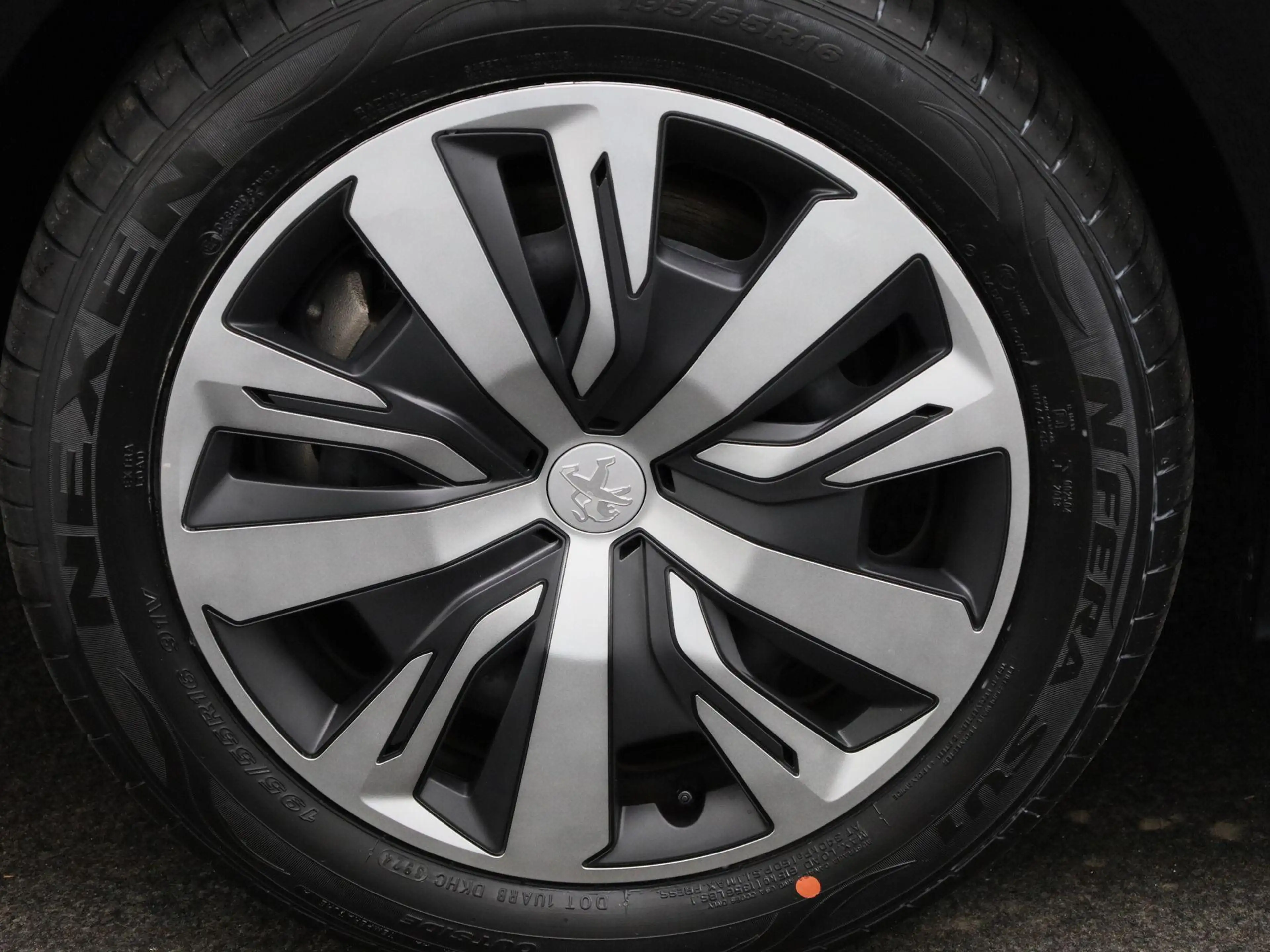 Peugeot e-208 EV Active 50 kWh — photo 15