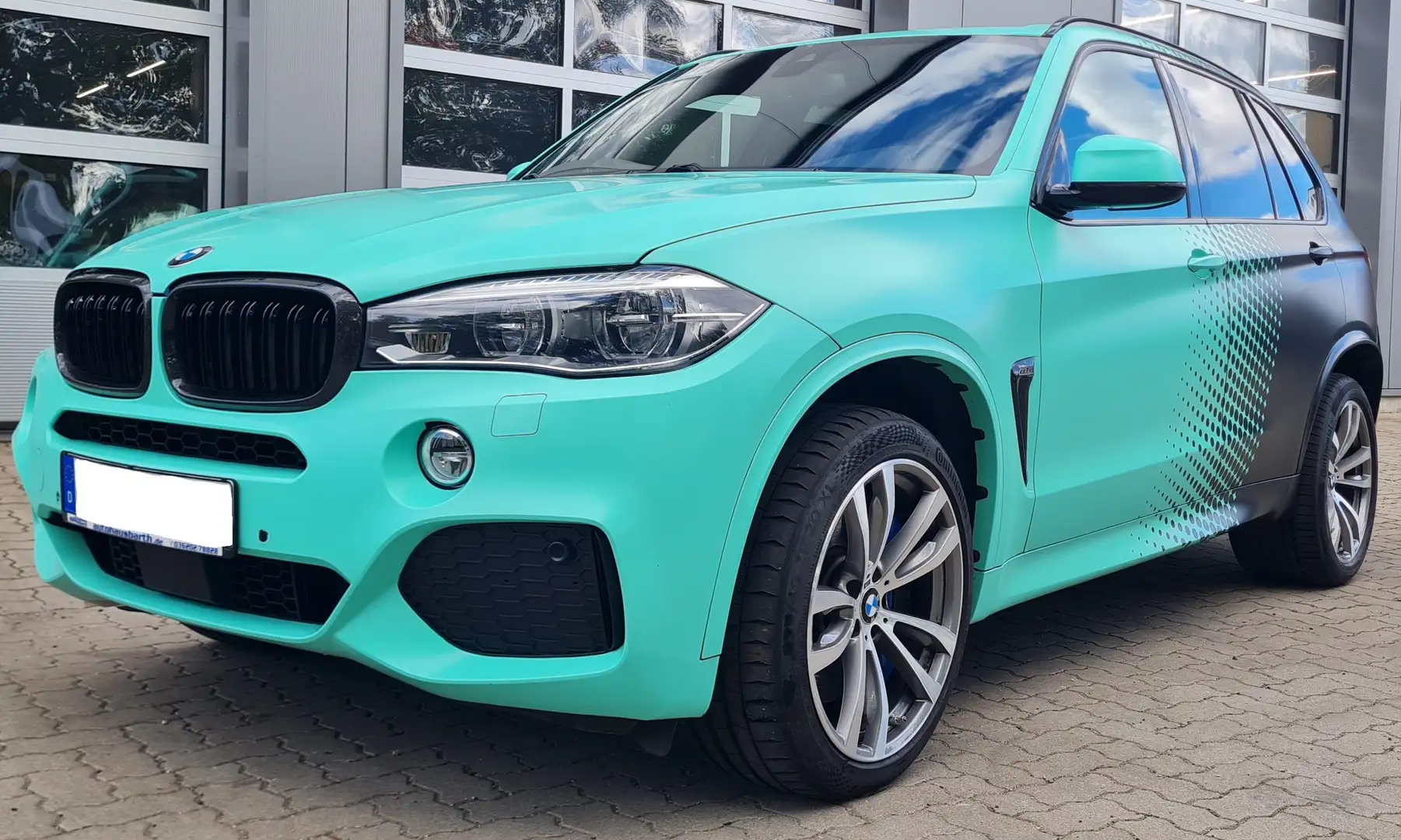BMW X5 xDrive 50 i Schwarz - 1